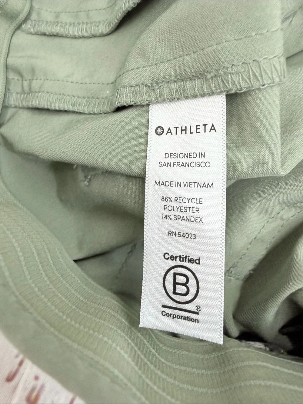Athleta Women’s size 0 Tribeca Laurel Olive Utility Crop Pants